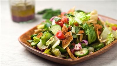 الحمص والتبولة والفتوش.. طرق سحرية لـ أشهى السلطات