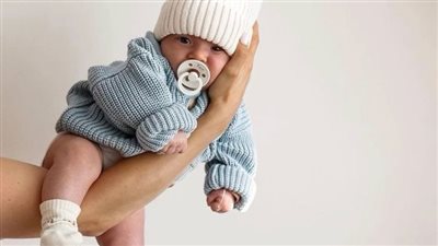 خطورة تقبيل الأطفال حديثي الولادة.. نصائح مهمة خاصة بالرضع 