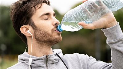 جفاف البشرة.. خطورة قلة شرب الماء في الشتاء