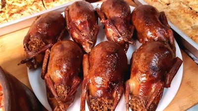 طريقة عمل الحمام المحشي.. اعرف المقادير والمكونات 