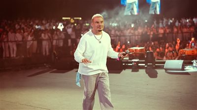  عمرو دياب يشعل أجواء دبي بأغانيه في حفله الجديد