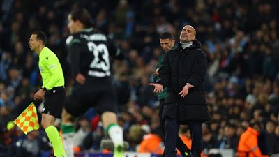 انهيار جوارديولا وارتباك غرفة ملابس مانشستر سيتي قبل صدام ليفربول