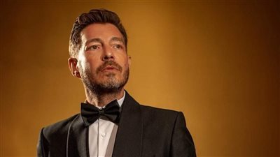 أحمد زاهر يتوج بجائزة أفضل ممثل لعام 2024 عن دوره في نعمة الأفوكاتو 