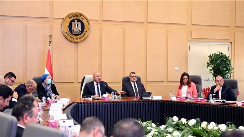 وزير الصناعة