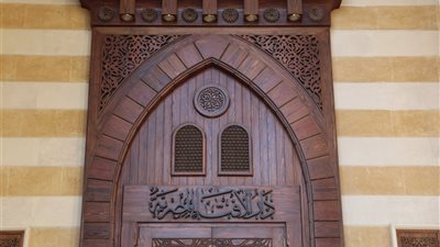 هل يجوز إخراج زكاة المال للأقارب؟.. مسؤول بالإفتاء يفجر مفاجأة