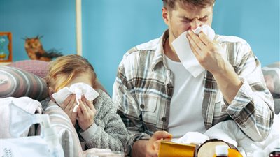 لماذا نصاب بالمرض أكثر في الشتاء؟.. عوامل تأثير الطقس على صحتنا