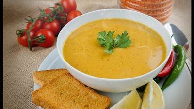 تاريخ  شوربة العدس . . قصة حب على مائدة الفراعنة إلى موائد المصريين 