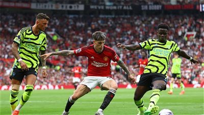 صراع العمالقة يتجدد الليلة.. تاريخ مواجهات آرسنال ومانشستر يونايتد