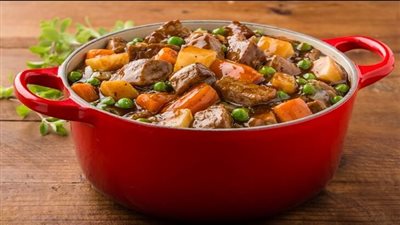 خلطبيطة بالصلصة.. طريقة عمل طاجن التورلي بالخضار  أكلة الفار الطباخ 