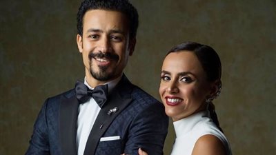 بوسة حلوة أوي.. علا رشدي تعلق على مشهد زوجها مع منة شلبي في 