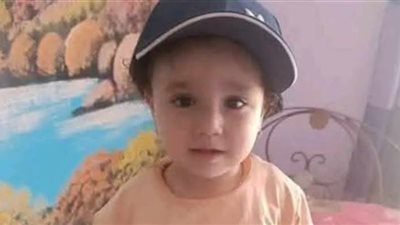 طفلة الكرتونة/ حينما تنعدم الرحمة من أجل حفنة من المال.. ما القصة؟