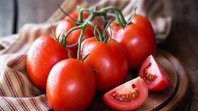 ماسك الطماطم والقهوة هيبهرك.. ماسكات طبيعية مذهلة لتفتيح البشرة 