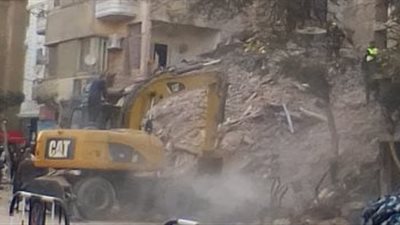 عقار العباسية.. صرخات تحت الأنقاض تنقذ حياة 5 مصابين وتنتشل 7 جثث