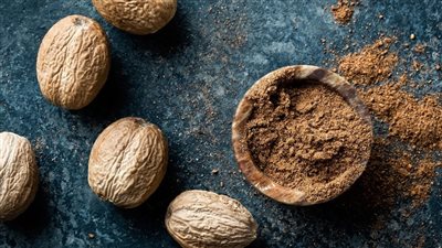 جوزة الطيب بين الموائد والفتاوى ..هل هي حلال أم حرام؟