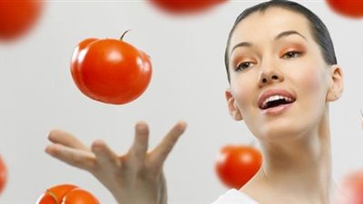 فوائد الطماطم والكيوي لتقوية العظام ومنع الهشاشة.. تعرف عليها