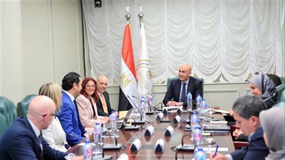 وزير التربية والتعليم يجتمع مع مدير منطقة الشرق الأوسط لبحث سبل التعاون بين الجانبين