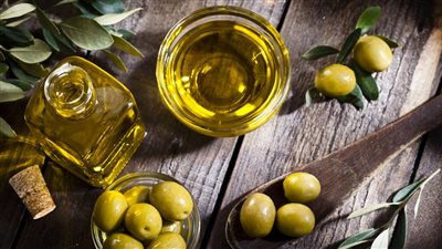 فوائد مذهلة لخليط الثوم مع زيت الزيتون لصحة الجسم.. اعرفها