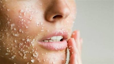 الملح سلاحك السري لمكافحة الشيخوخة والحفاظ على شباب بشرتك