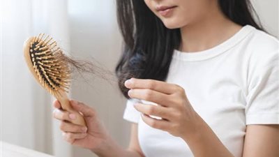 عالجي تساقط شعرك ب8 وصفات مختلفة من الطبيعة.. تعرفي عليها 