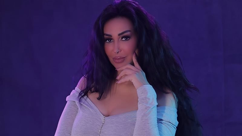 المطربة شاهيناز