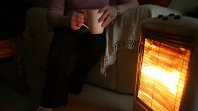أخطار مرعبة لا تتوقعها.. خطورة النوم بجانب المدفأة 