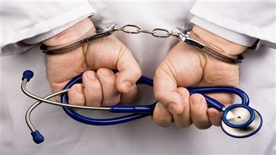 عصابة تسرق أدوية مرضى السرطان في عيادة للتأمين الصحي في الغربية..ما القصة؟