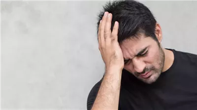 هل الصداع في جانب واحد من الرأس مؤشر على خطر؟.. دليلك الطبي