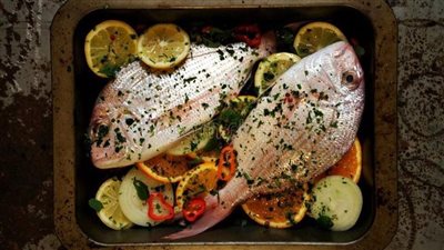 أبسط وأسهل الطرق.. طريقة عمل سمك المرجان المشوي والمقلي بالمنزل