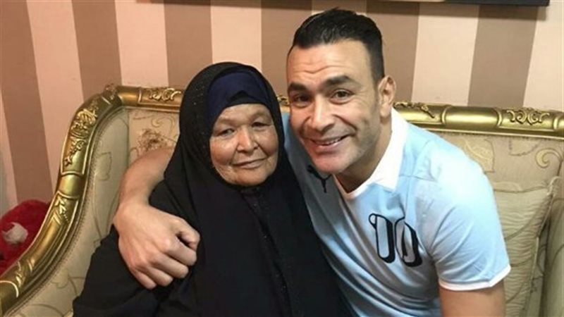 عصام الحضري ووالدته