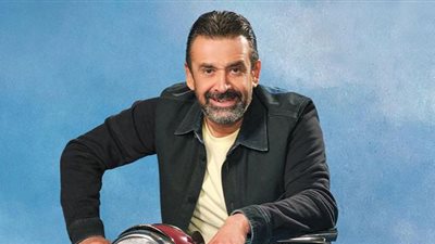 كريم عبد العزيز يعود للمسرح: موعد عرض 