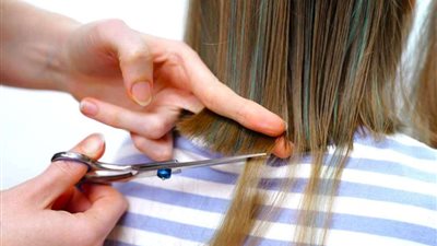 قص الشعر الجاف ..  الطريقة المثلى للعناية بشعرك الجاف والتالف