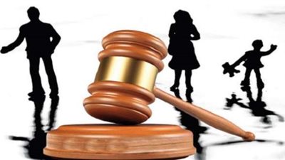 سهير في دعوتي الطلاق والنفقة بمحكمة الأسرة: خاني على سريري