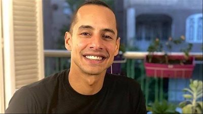 تفاصيل المرض الغامض الذي أصاب نجل عمرو وهبة