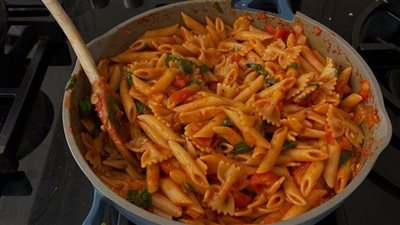 طريقة عمل المكرونة بالصلصة.. طرق مختلفة لإعداد الصلصة