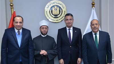 الحكومة تضخ 1000 طن من السلع الغذائية للفئات المستحقة.. اعرف التفاصيل