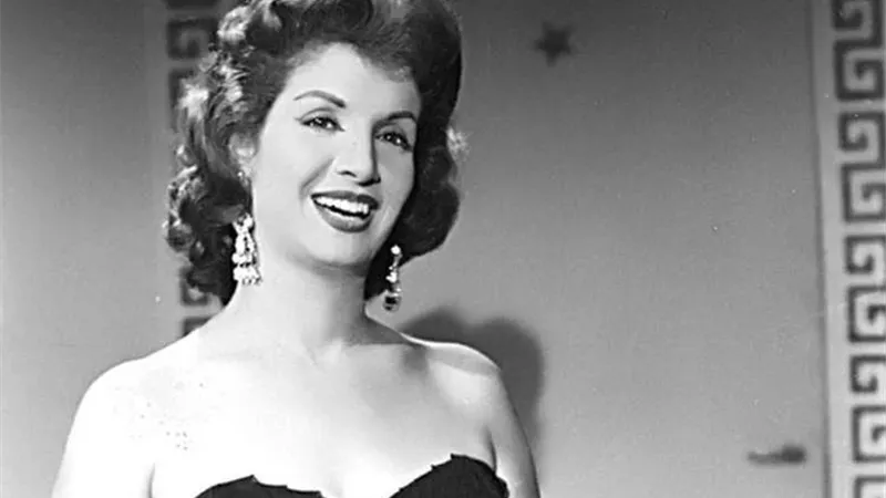 الفنانة مها صبري