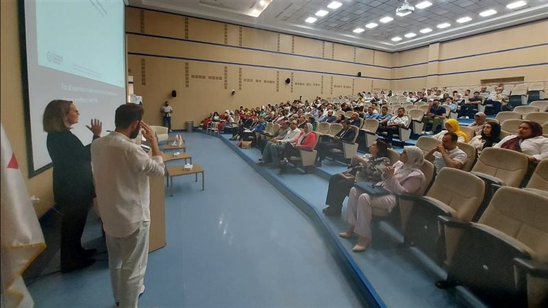 طلاب الجلالة في ورشة