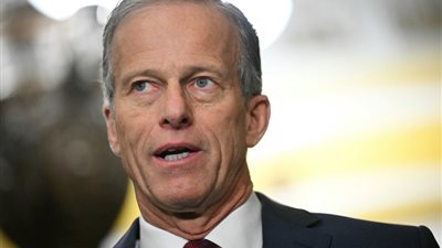 زعيم أغلبية مجلس الشيوخ يتوعد الأعضاء بجدول أعمال 