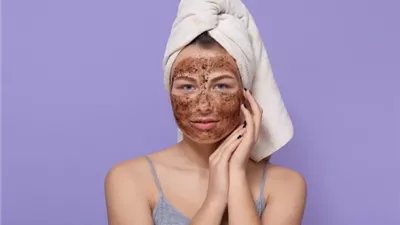 فوائد ماسك القهوة للبشرة.. تفتيح طبيعي وحل فعال للتصبغات