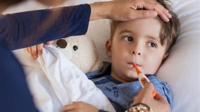 كيفية خفض الحمى المزمنة عند الأطفال في الشتاء.. إليك التفاصيل
