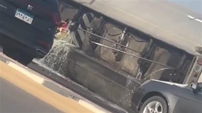 انقلاب سيارة نقل محملة بالوقود أعلى محور حسب الله الكفراوي