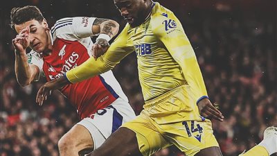 كريستال بالاس يتقدم على أرسنال في الشوط الأول بكأس رابطة المحترفين