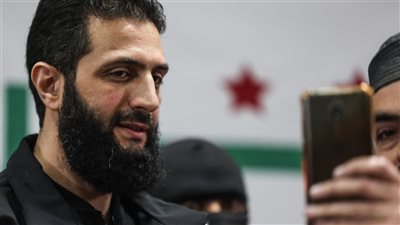 الجولاني يكشف رأيه عن المرأة: أنا مؤمن بتعليم النساء 