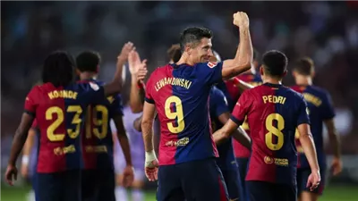 ليفاندوفسكي يقود تشكيل برشلونة ضد أتلتيكو مدريد في قمة الدوري الإسباني