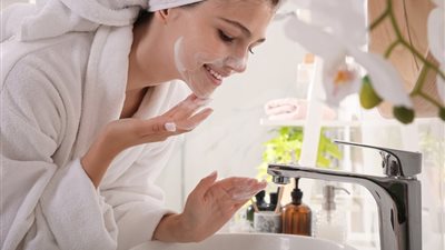 دليل العناية بالبشرة في الشتاء .. روتين بسيط للفتيات المراهقات