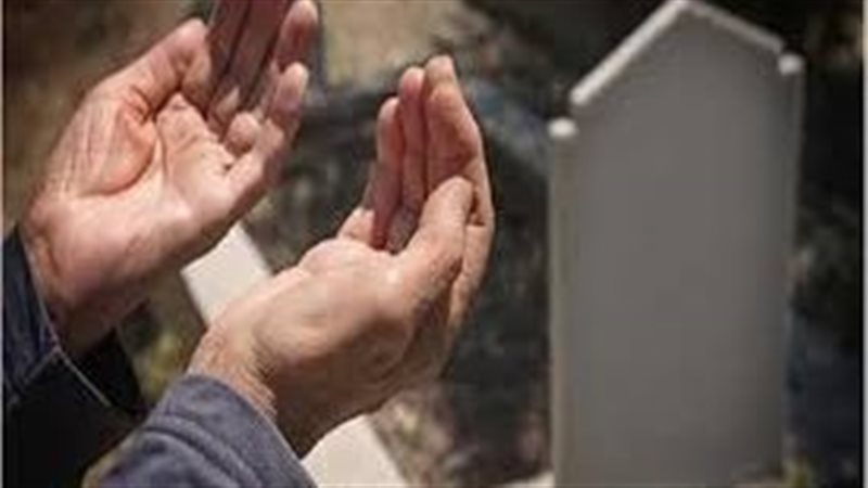 الدعاء بالمقابر