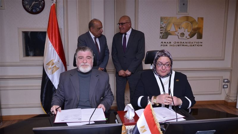 توقيع عقد بين «الكهرباء»
