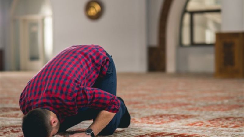 حكم الصلاة على الاسفنج