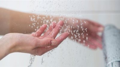 حكم تأخير غسل الجنابة في الإسلام .. وهل الملائكة تنفر الجنب؟