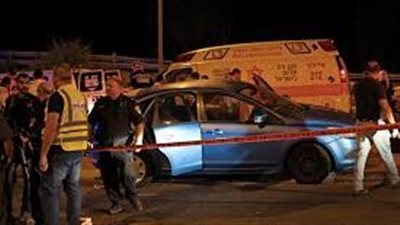 السلطات الإسرائيلية تخلي مجمع سكني بعد تلقي بلاغ بوجود خطر 